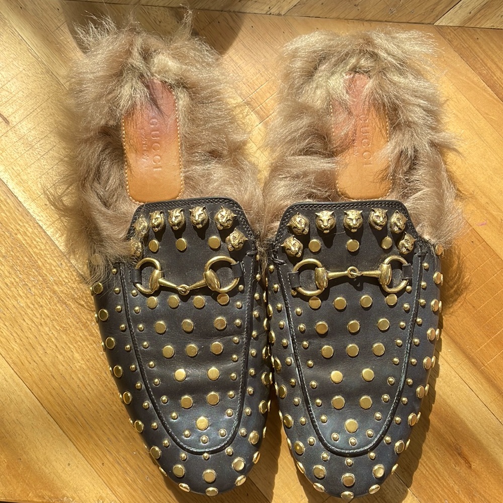 Gucci Princeton studded leather/ lamb fur mules! Size 37, amazing condition.